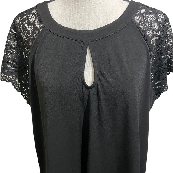 Torrid round neckline with keyhole front lace shoulder size 0 plus size - Picture 3 of 12